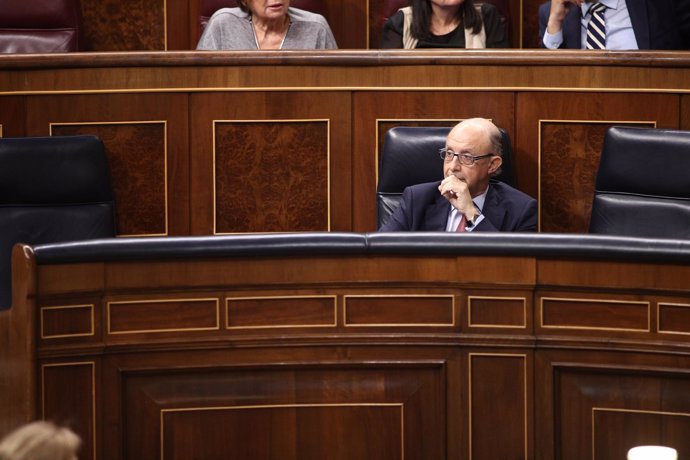 Cristóbal Montoro en la sesión de control al Gobierno en el Congreso