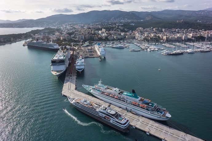 Cruceros en el puerto de Palma de Mallorca