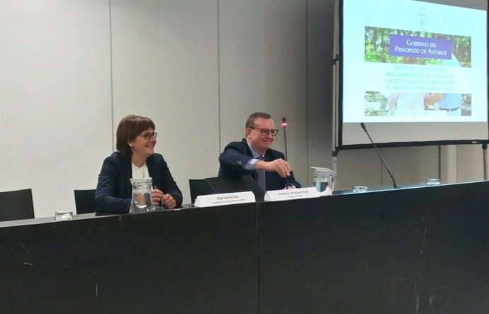 Los consejeros de Sanidad y Servicios y Derechos Sociales