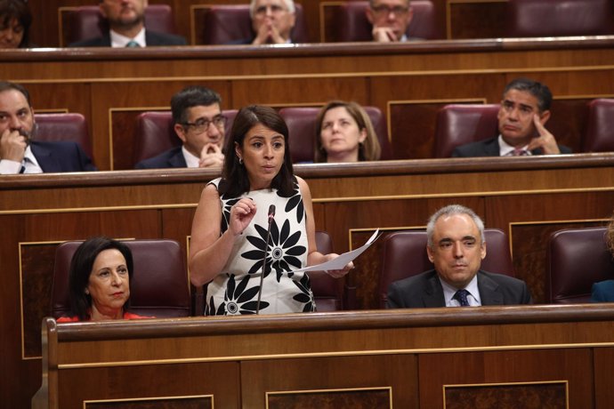 Adriana Lastra en la sesión de control al Gobierno en el Congreso
