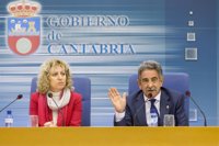 Tezanos comparte la beligerancia de Revilla contra el Estado