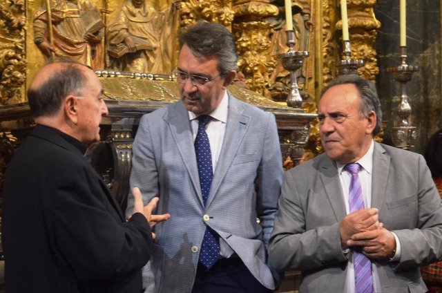 Convenio para restaurar los pináculos de la Catedral. 