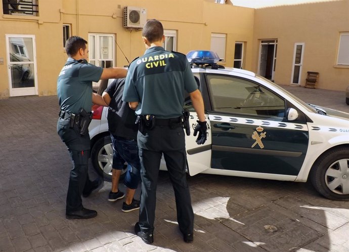 Imagen del detenido por la Guardia Civil