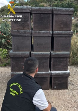 Guardia Civil Remitiendo Nota De Prensa Foto