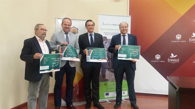 Algar (segundo por la izda.) y Villamandos (tercero) en la presentación