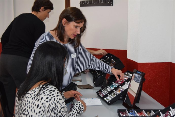 Multiópticas Y Cruz Roja Realizan Una Graduación Solidaria En A Coruña