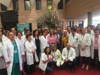 Profesionales del Hospital Reina Sofía de Córdoba se unen para celebrar el Día Mundial del Cáncer de Mama