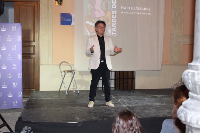 El artista Paco Cañizares, protagonista de la última de las 'Tardes del IEA'.