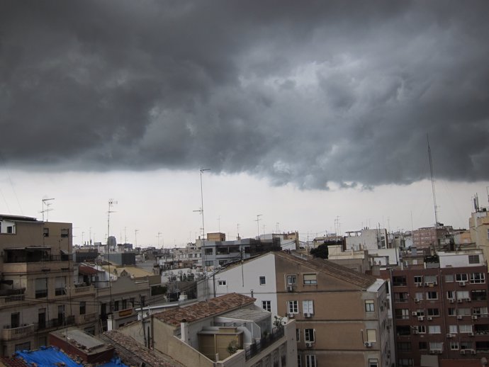 Tempestat, pluja i núvols a València                               