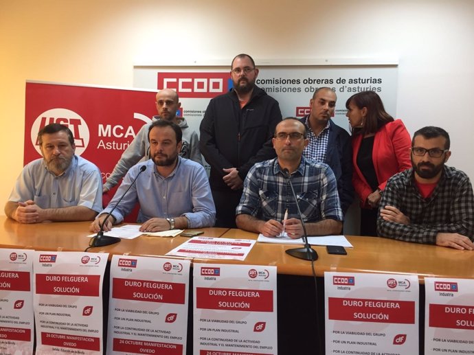 Generao Martínez y Damián Manzano con responsables sindicales de Duro Felguera