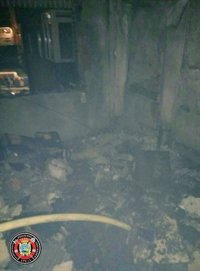 Seis vecinos intoxicados y dos bomberos con quemaduras por un incendio en un piso