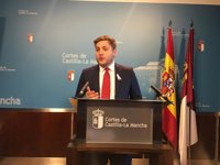 Hernando lamenta que Cospedal venga a Toledo a "arengar a las tropas" y acusa al PP de "sacar la pistola de Tejero"