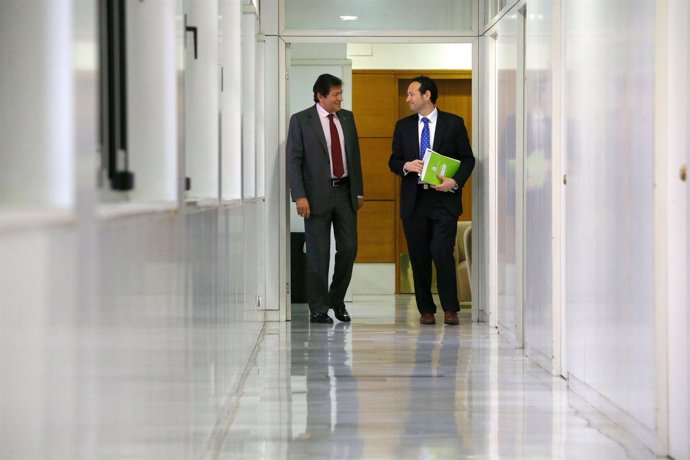 Javier Fernández y Guillermo Martínez tras el Consejo de Gobierno