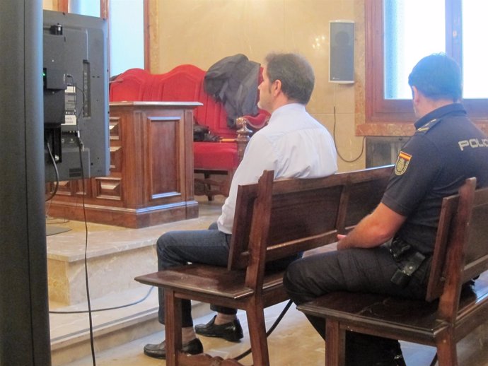El acusado por el crimen de Porto Cristo de 2014, en el banquillo