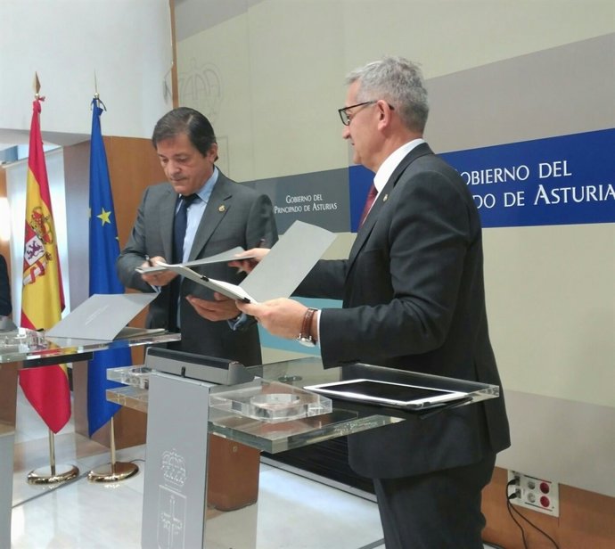 Firma del contrato programa de la Universidad. 