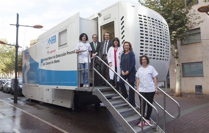 Visita de Martín al autobús cáncer de mama