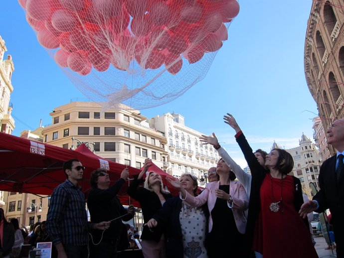 Suelta de globos por las afcetadas de cáncer de mama                   