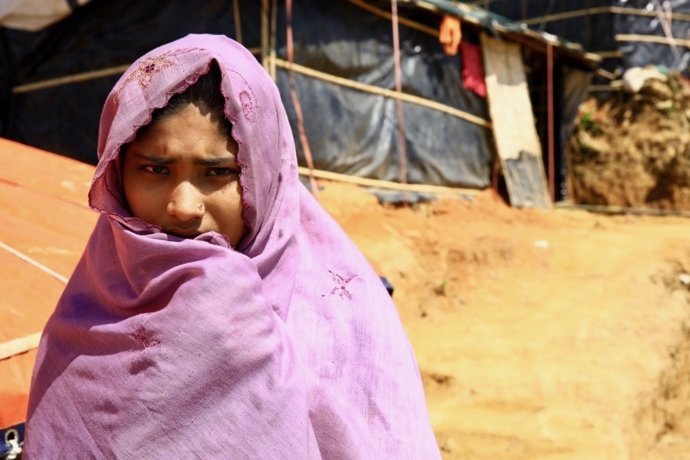 Una niña rohingya en un campamento de Bangladesh