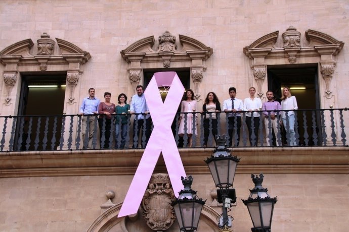 Acto institucional en Cort por el Día Mundial Contra el Cáncer de Mama