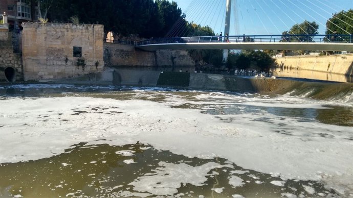 Nota Y Foto: La Chs Toma Muestras En El Río Segura En Murcia Para Investigar La 