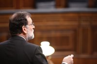 Rajoy afrontará solo una pregunta sobre Cataluña en el Pleno del Senado en medio de la tramitación del 155