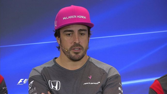 Fernando Alonso comparece ante los medios