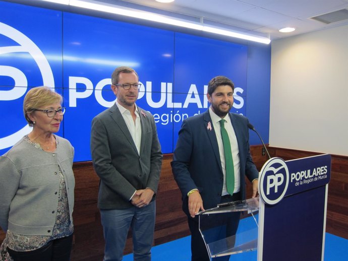 Maruja Pelegrín, Javier Maroto y Fernando López Miras, en la rueda de prensa   