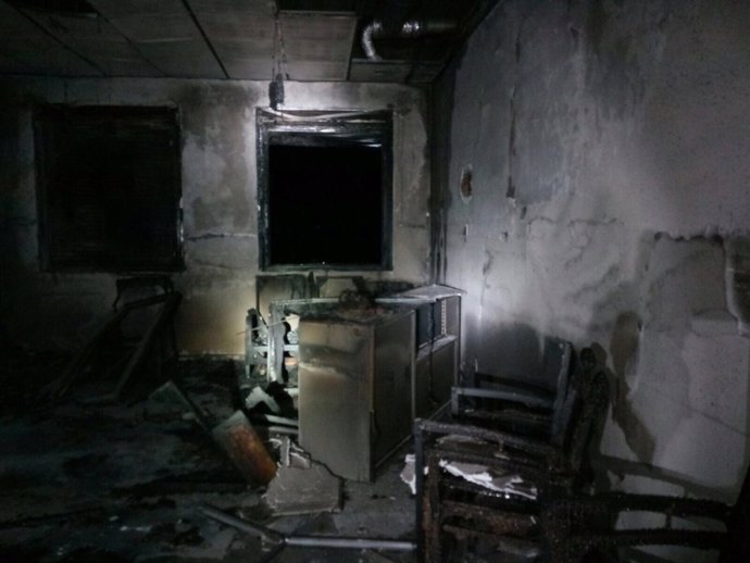 Salón de la residencia afectada por un incendio en Vélez Rubio