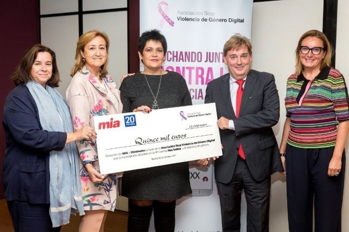 Entrega cheque Hay Salida