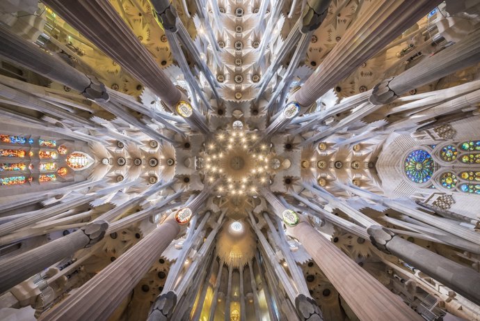 Interior de la basílica de la Sagrada Família de Barcelona