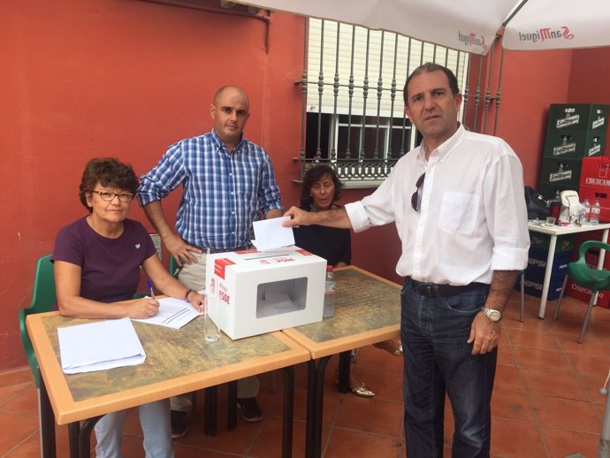 Rafael Fuentes en las primarias del PSOE de Málaga 