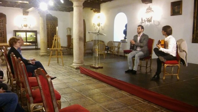 Ruz (izda.) asiste a la presentación del disco de Bernardo Miranda