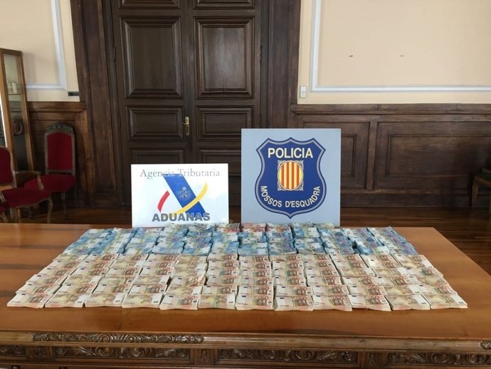 Diners intervinguts a una banda de contrabandistes