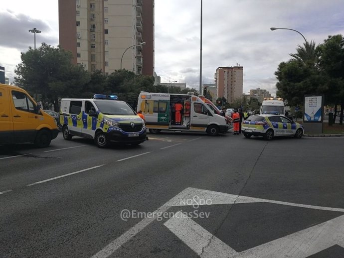 Atropello de una mujer en la avenida de Kansas City en Sevilla