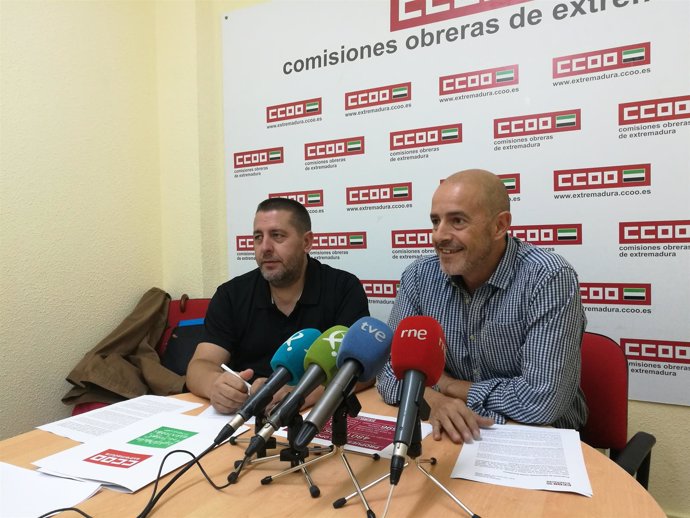 Representantes de la Federación de Enseñanza de CCOO en Extremadura