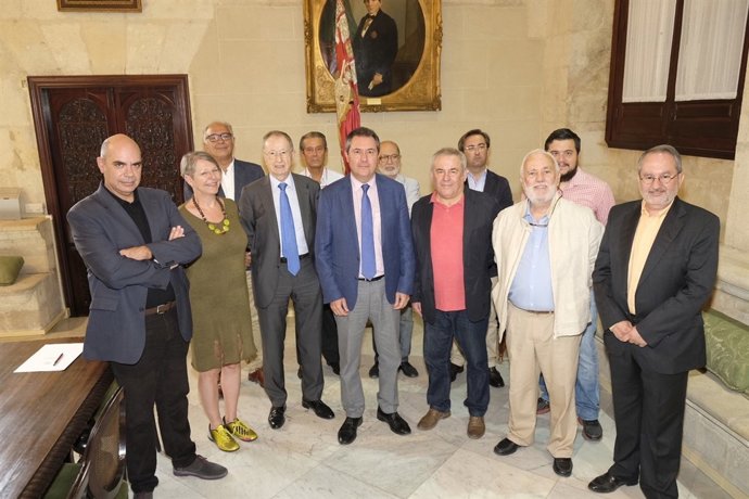 Firma del convenio por la primera circunnavegación