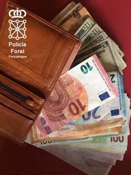 Cartera que contenía el dinero en la mochila.