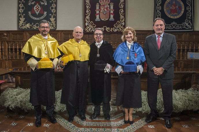 Acto de entrega de la medalla Maestro de la VI Lección Magistral Andrés Lagun