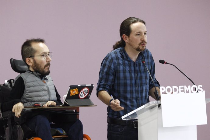 Pablo Iglesias y Pablo Echenique en rueda de prensa