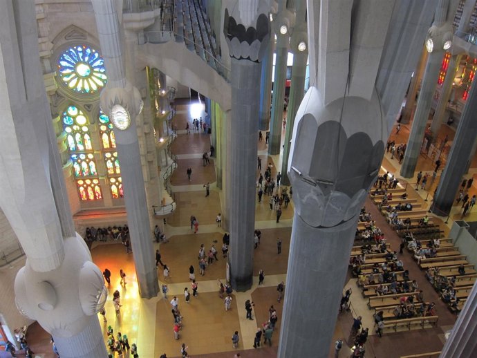 Interior de la basílica de la Sagrada Familia 