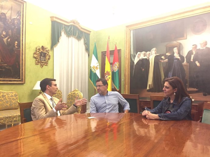 Reunión del alcalde de Granada con el director general de EasyJet