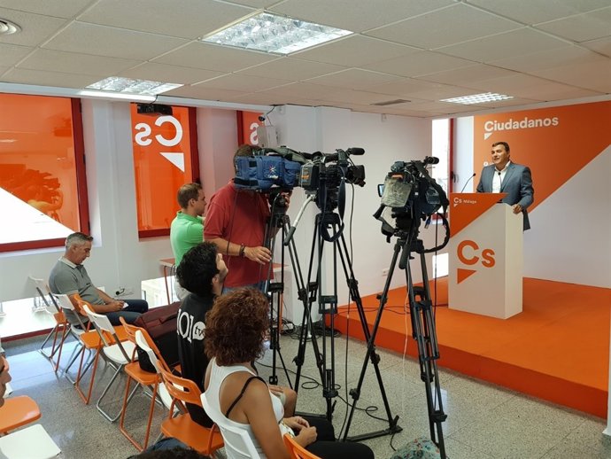 Carlos hernández ciudadanos parlamentario andaluz parlamento cámara