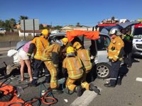 Heridos los conductores de un furgón y un coche al chocar en Pedreguer (Alicante)