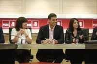 Pedro Sánchez llama a los líderes territoriales para agradecer apoyos y compartir información