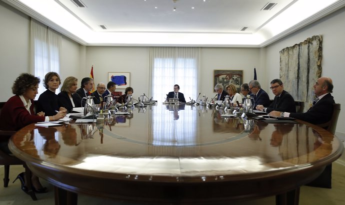 Rajoy presideix el Consell de Ministres per activar l'article 155 a Catalunya