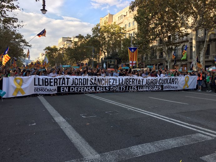 Capçalera de la manifestació per la llibertat i l'autogovern a Catalunya