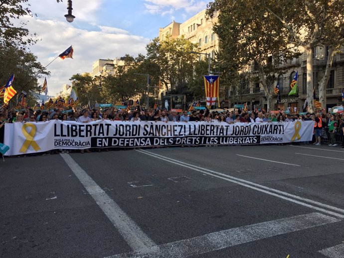 Cabecara de la manifestación por la libertad y el autogobierno en Catalunya