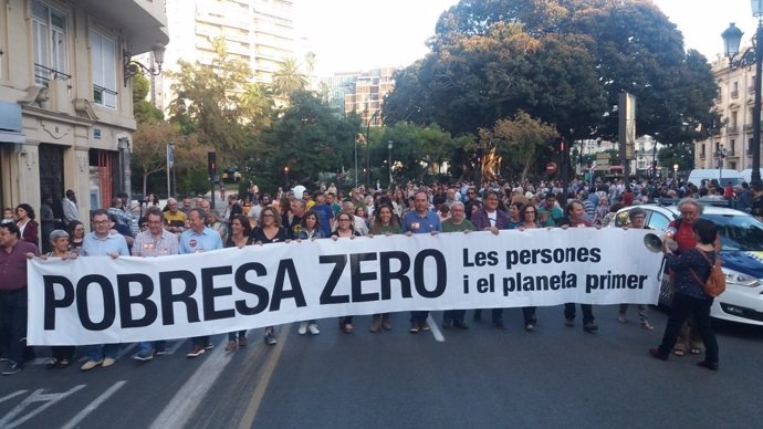 Marcha por la capital valenciana contra la desigualdad