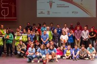 De Gea y la selección española de baloncesto regalan sus camisetas firmadas a deportistas discapacitados