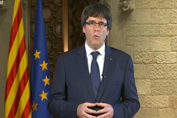 Puigdemont propone un pleno para contestar al gobierno